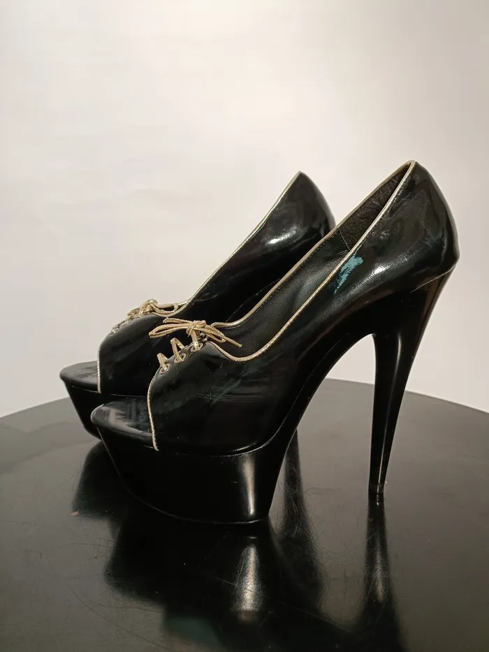 SkinTwocom Teddies And Bodies Clearance Lace Front Platform Shoes Size 6