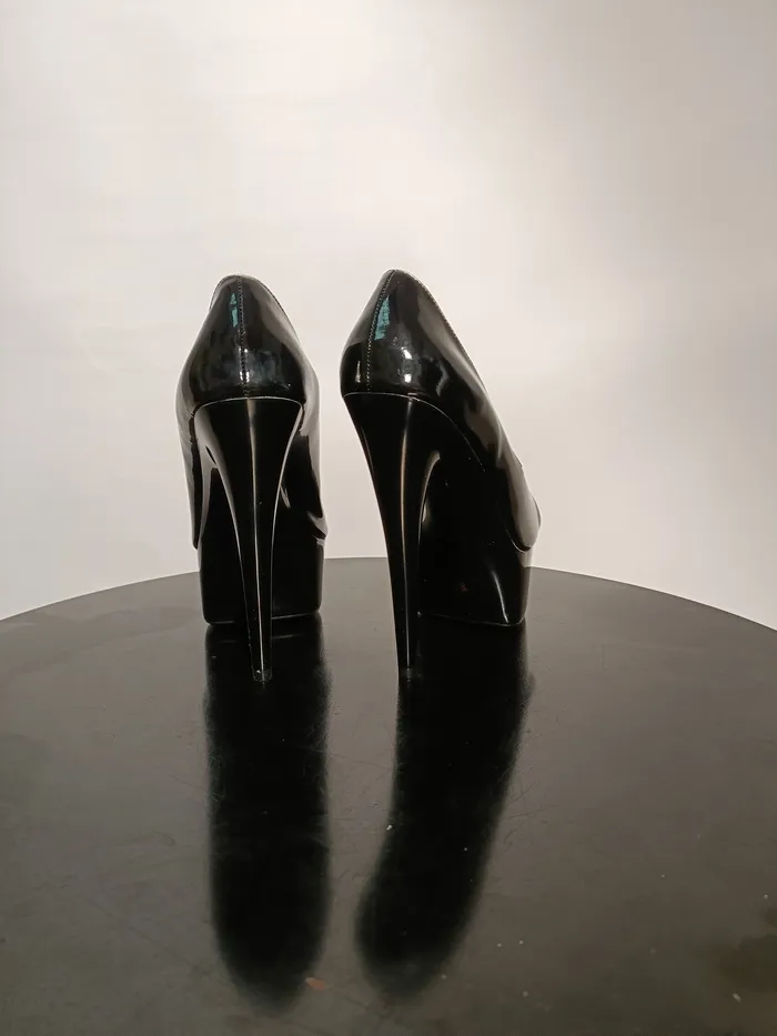 SkinTwocom Teddies And Bodies Clearance Lace Front Platform Shoes Size 6